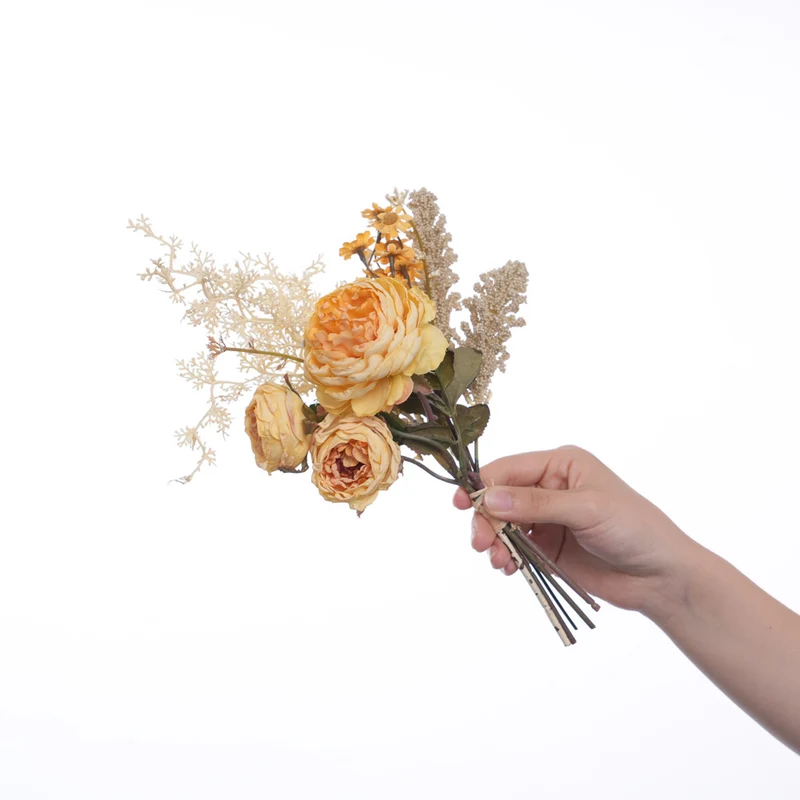Eleganter Kunstblumenstrauß