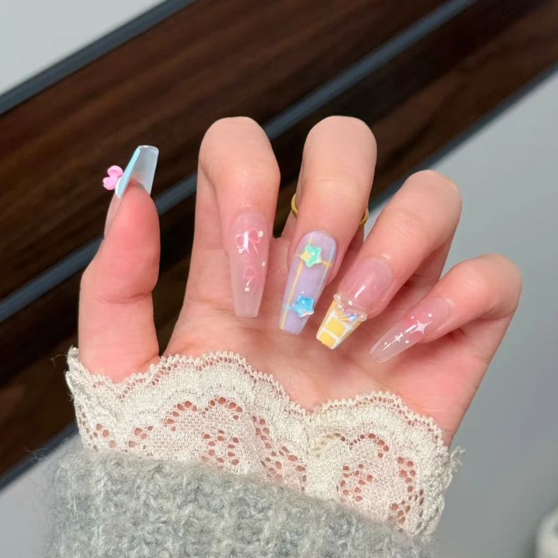 Künstlerische Nagelverlängerungen