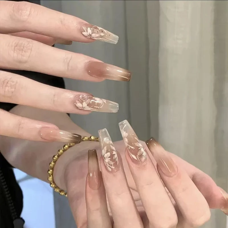 Künstlerische Nagelkunst