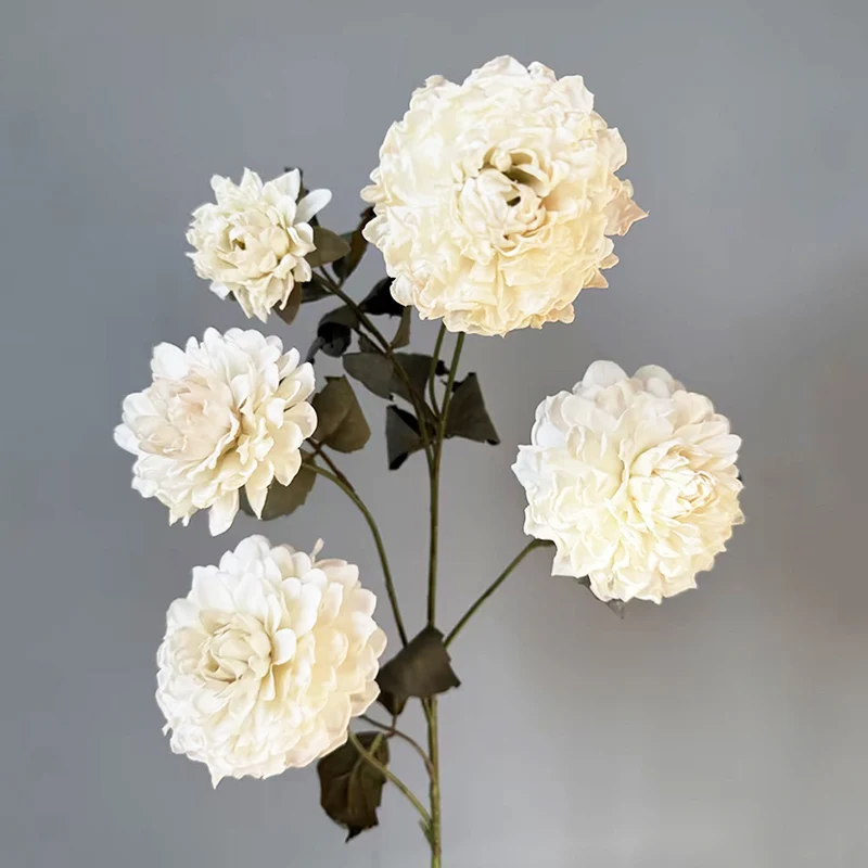 Eleganter künstlicher Dahlienstrauß