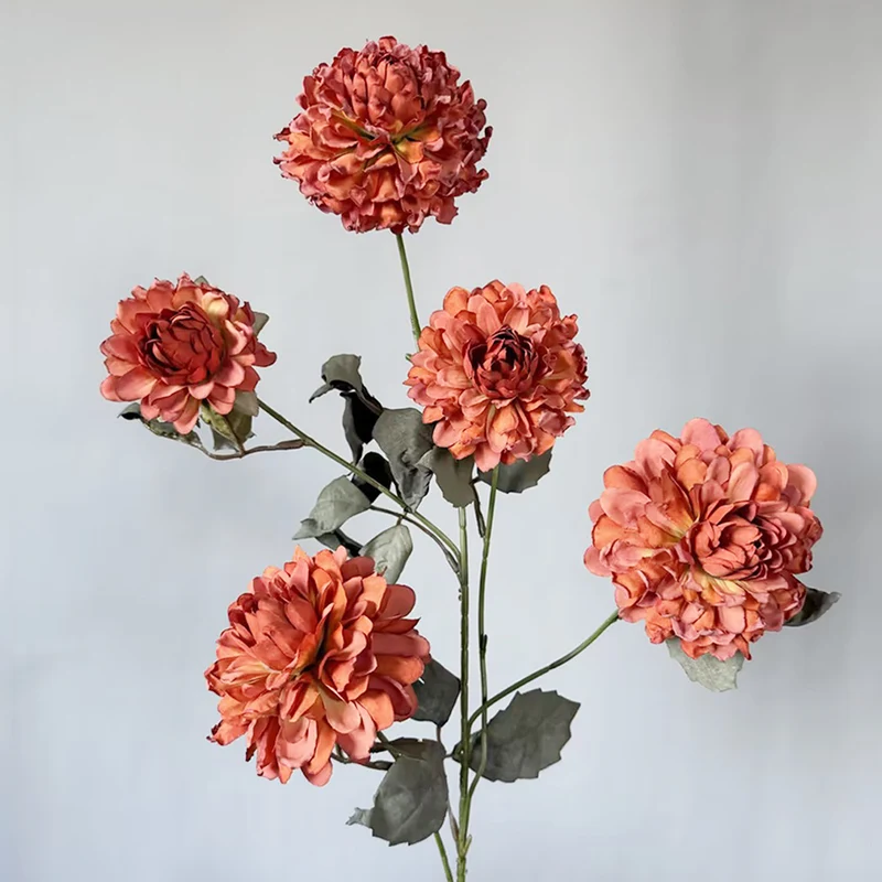 Eleganter künstlicher Dahlienstrauß