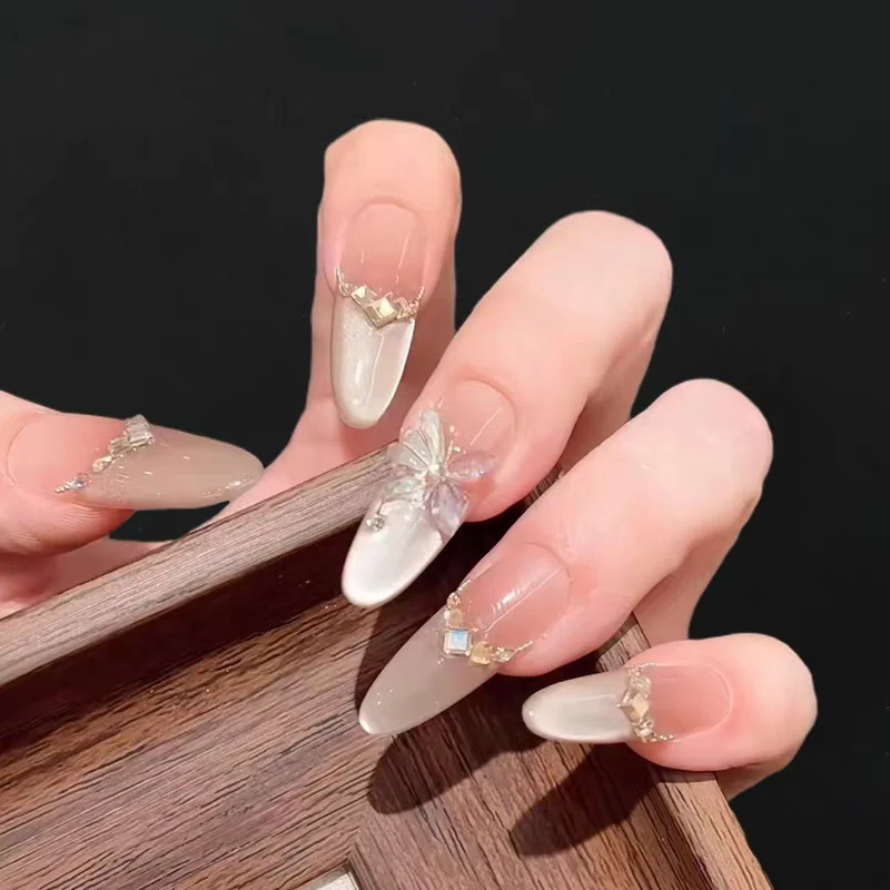 Künstlerisch Herz-verzierte Stiletto Nägel