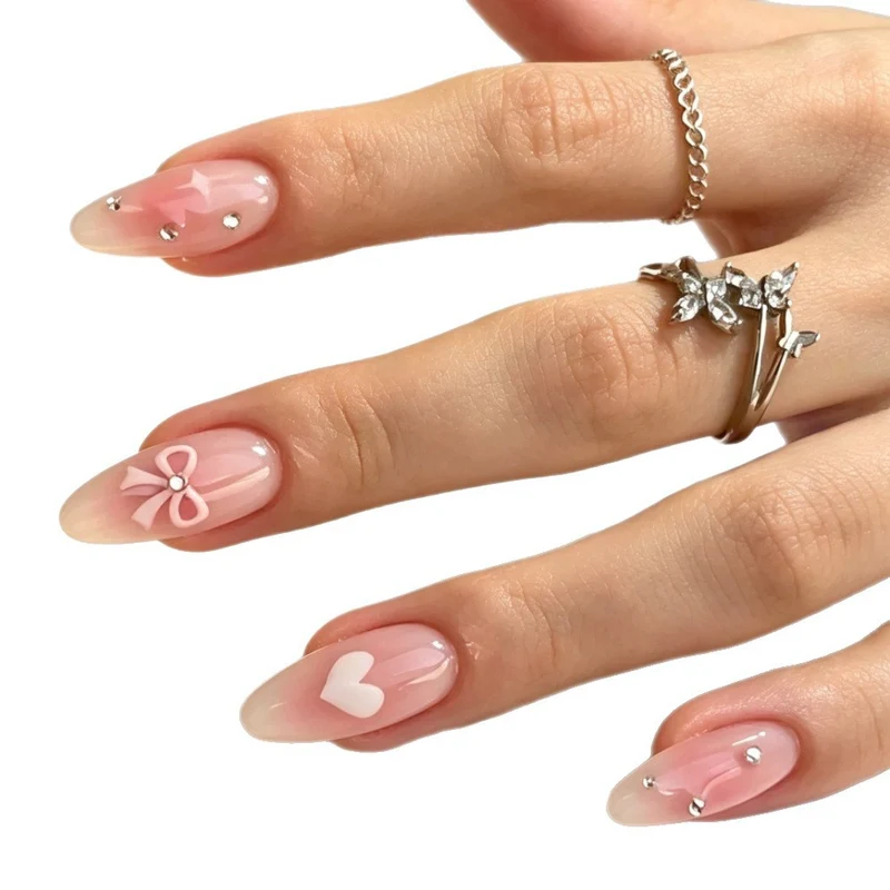 Künstlerische herzverzierte Stiletto-Nagelverzierungen