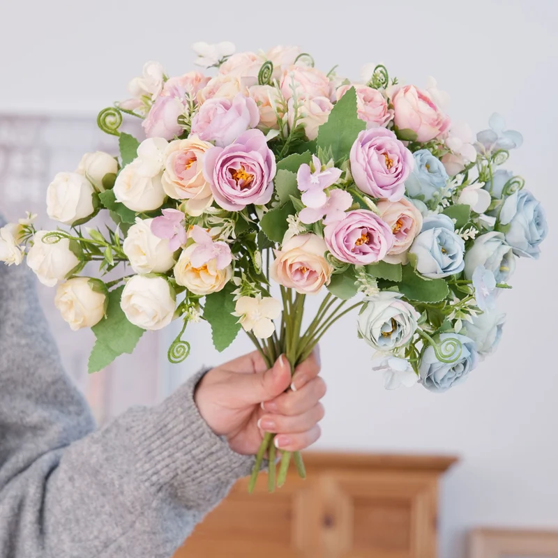 Lebensechter Rosenstrauß Stiel