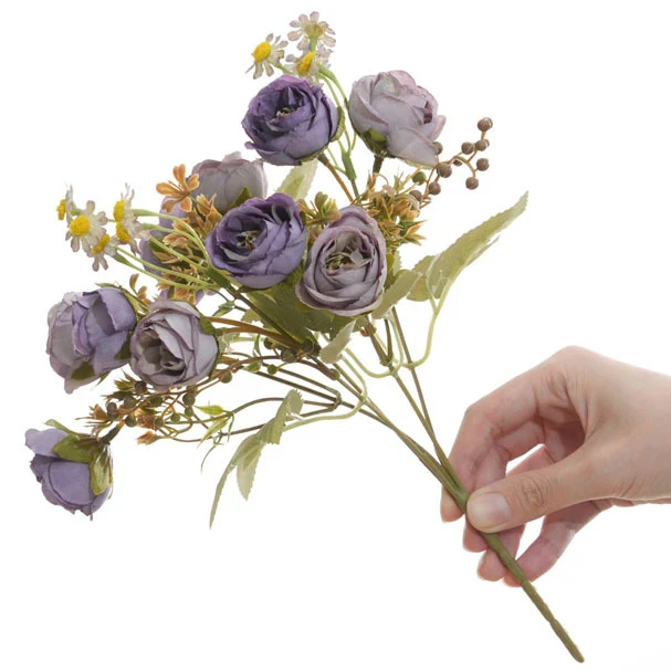 Lebensnahes Blumenbouquet mit Wiesenblumenakzenten