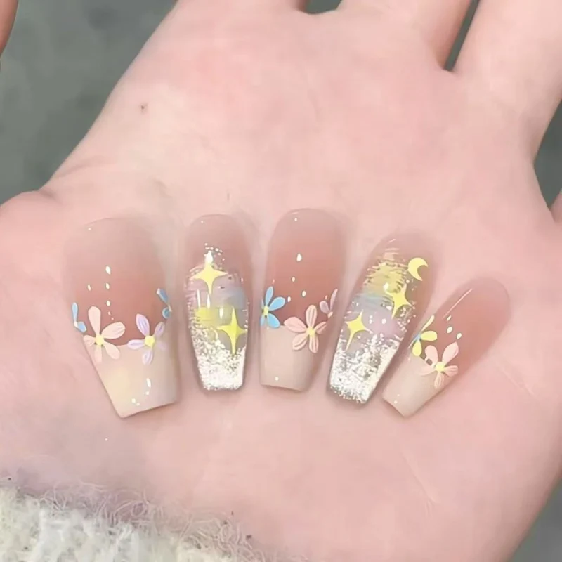 Künstlerische Blumendruck-Nägel