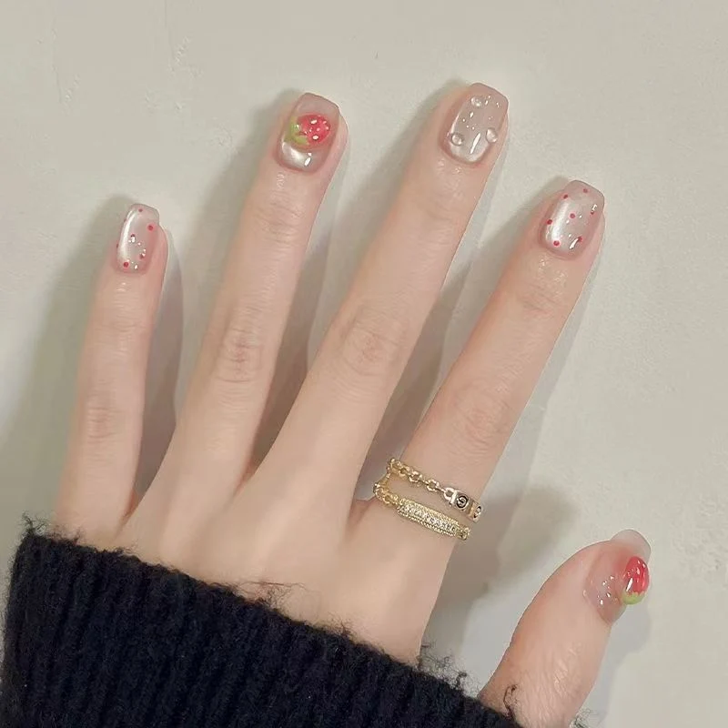 Künstlerische florale Nagelverlängerungen