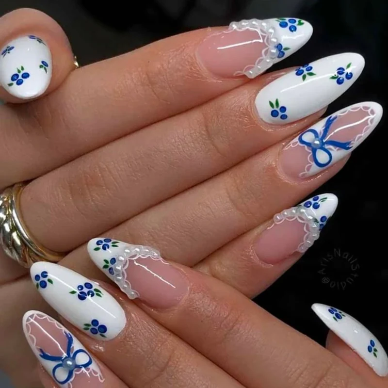 Künstlerische florale Gel-Nail-Verstärkungen