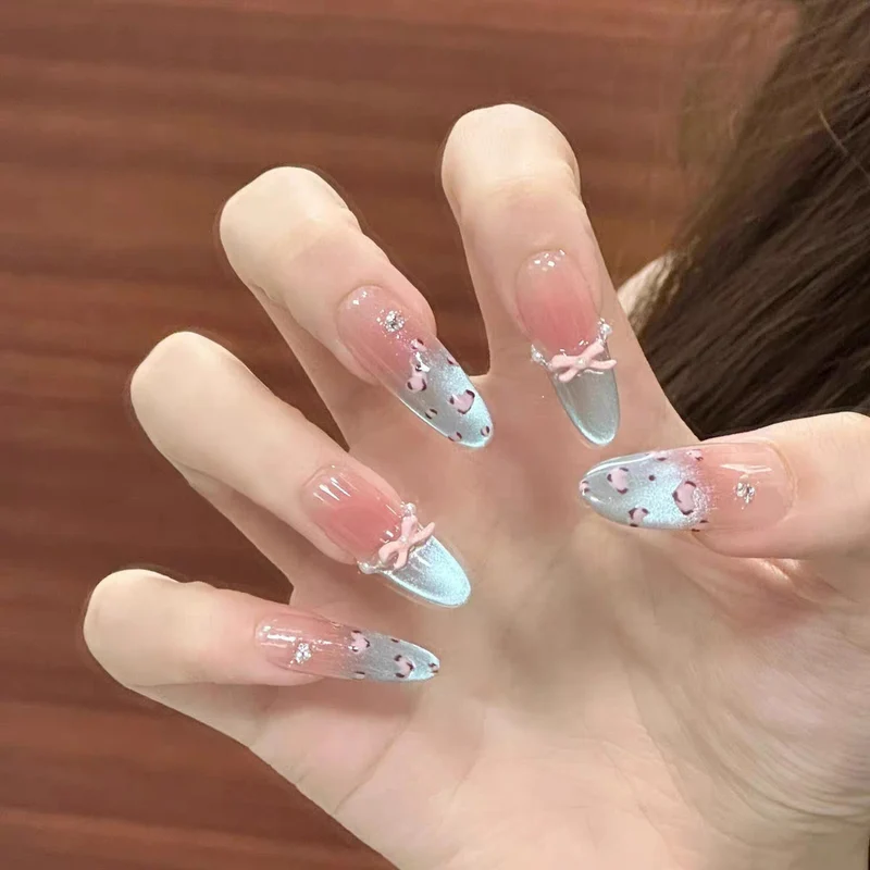 Künstlerisch floral gestaltete Stiletto Press-On Nägel
