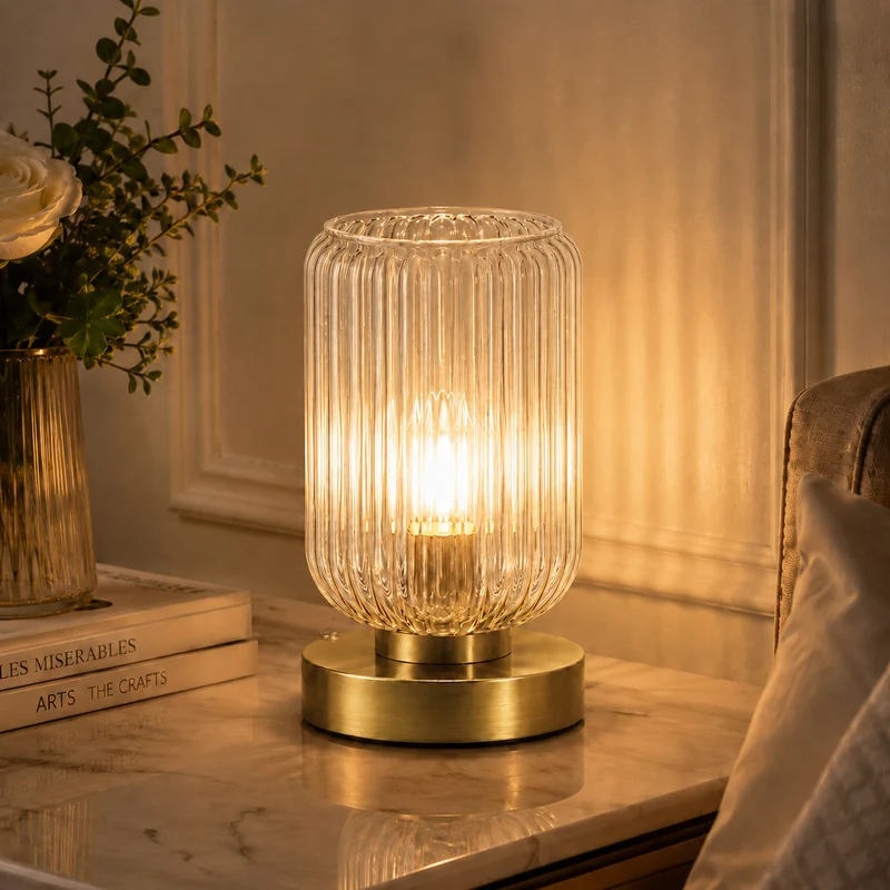 Vintage-Glas-Tischlampe mit goldener Basis