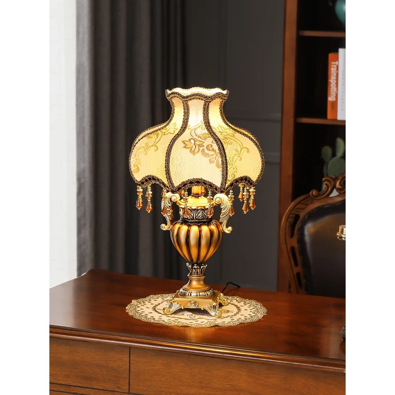 Vintage florale Tischlampe