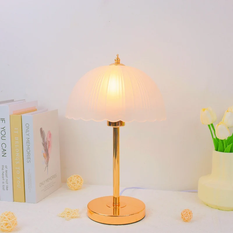 Moderne dekorative Tischlampe