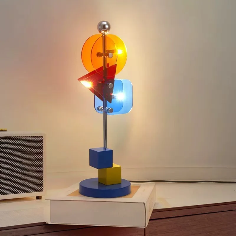 Künstlerische geometrische Tischlampe