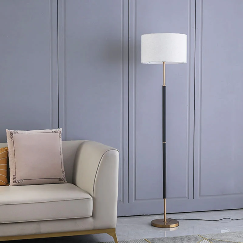 Schlanke Moderne Stehlampe