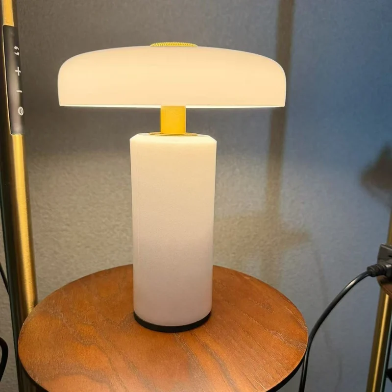 Dekorative Tischlampe