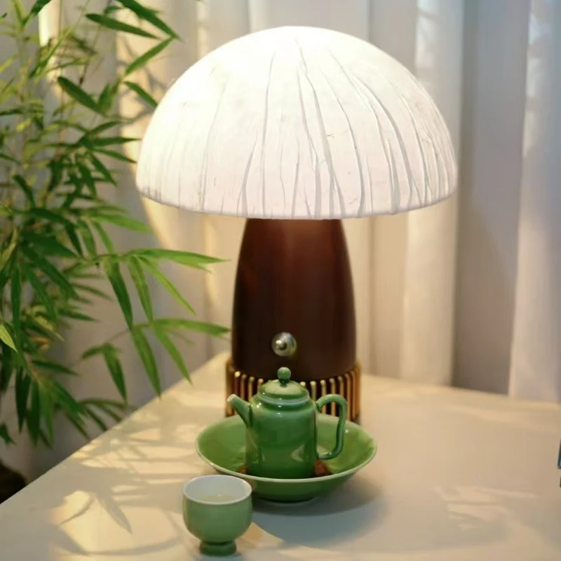 Moderne pilzförmige Tischlampe