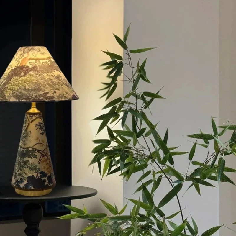 Künstlerische Blumenmuster Tischlampe