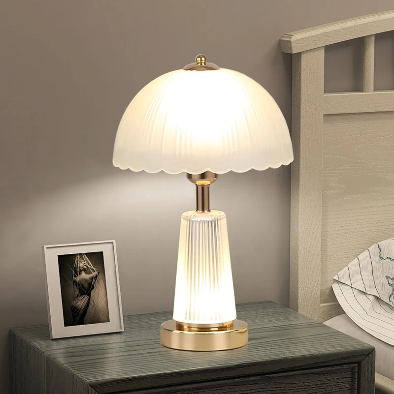 Elegante Glas-Schirm-Tischlampe
