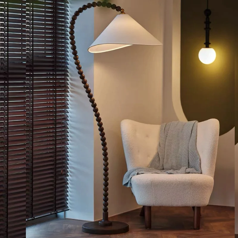 Kurvige zeitgenössische Stehlampe