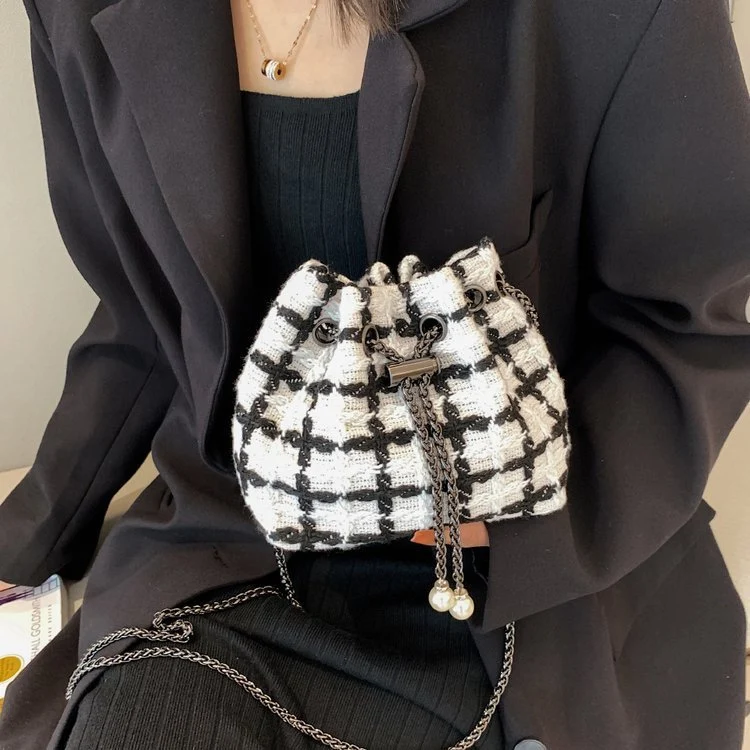 Woven Bucket Handtasche