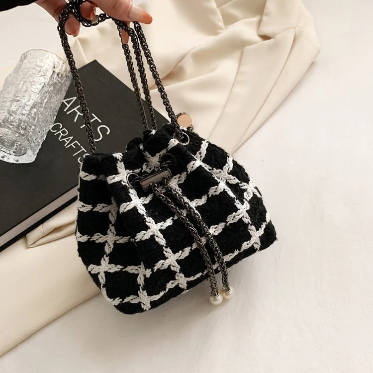 Woven Bucket Handtasche