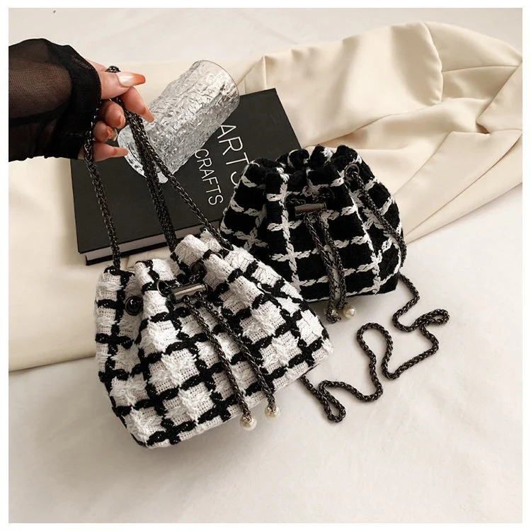 Woven Bucket Handtasche