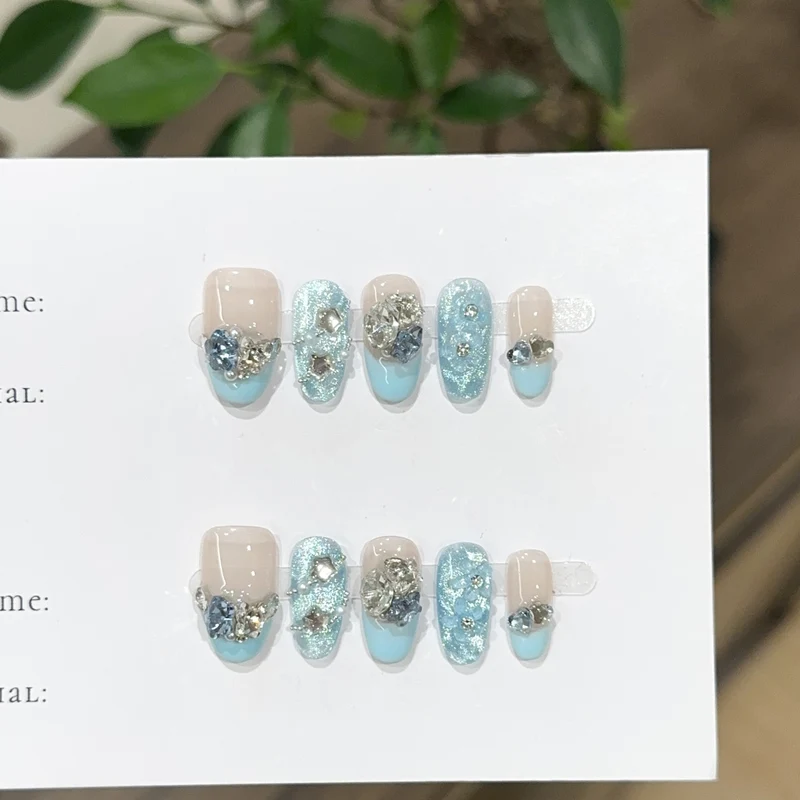Stylisches Dekoratives Press-On-Nagelset
