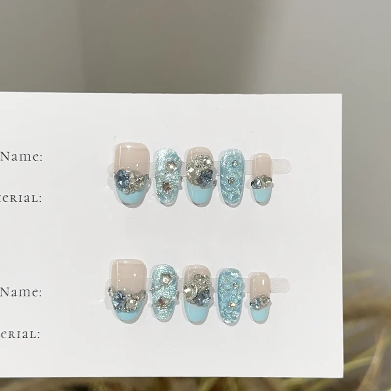 Stylisches Dekoratives Press-On-Nagelset