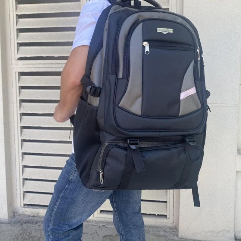 Geräumiger Multi-Compartment Rucksack Karnz