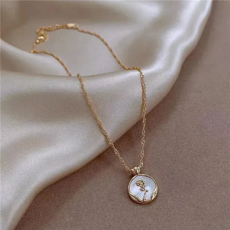 Skanto | Zierlicher Weißer Kamelien-Blumenschmuck, Ohrringe, Ring