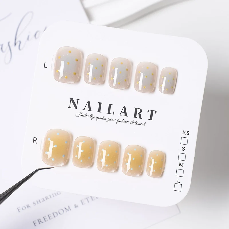 Stylisches Press-On-Nagelset