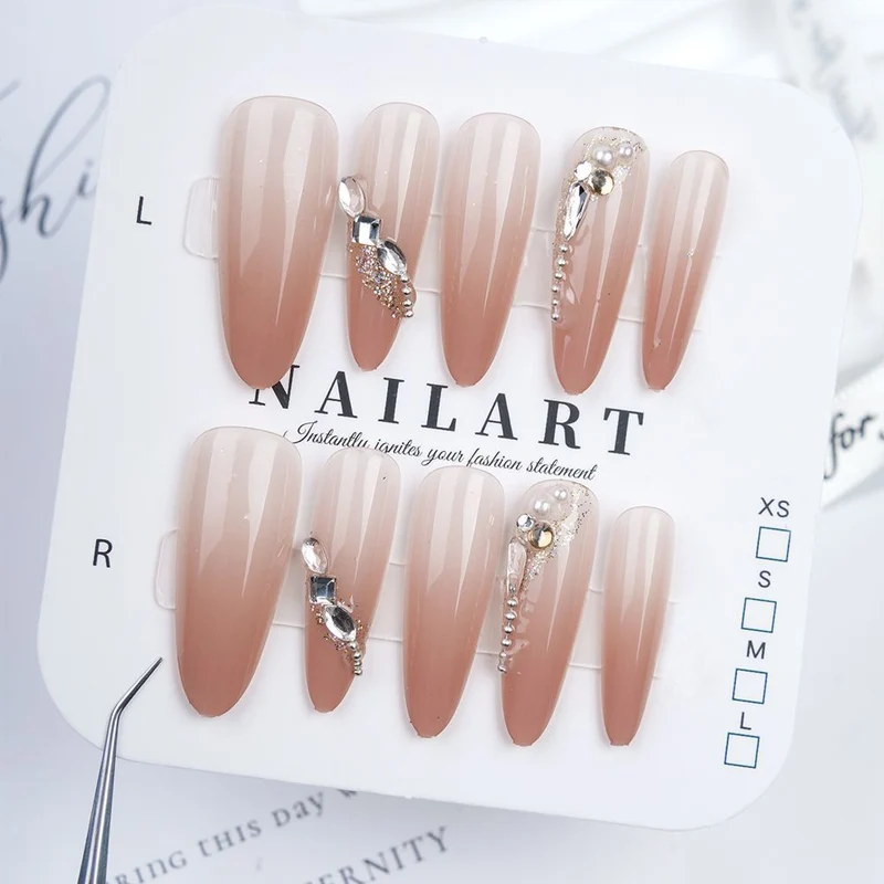 Stylisches Press-On-Nagelset