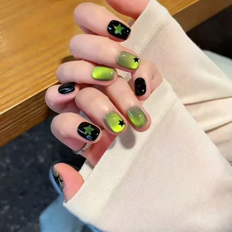 Stern-Verzierte Nagelkunst-Tipps