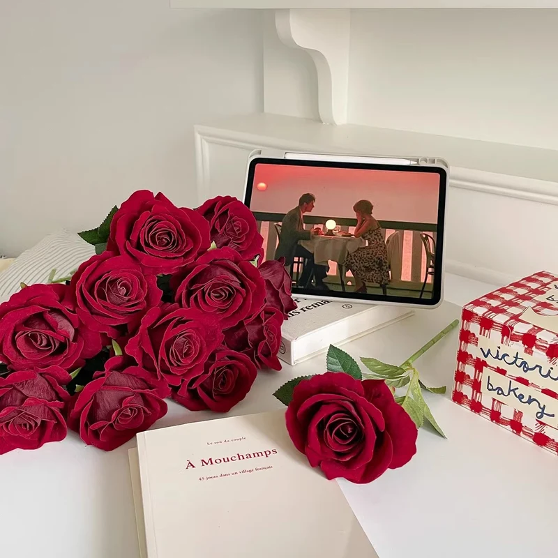 Realistischer Kunst-Rotrose-Bouquet