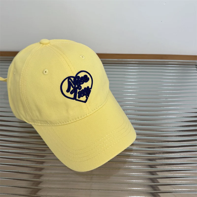 Bestickte Baseballkappe mit Herzdetail Skanto