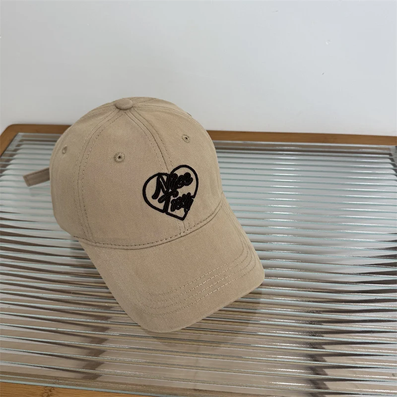 Bestickte Baseballkappe mit Herzdetail Skanto