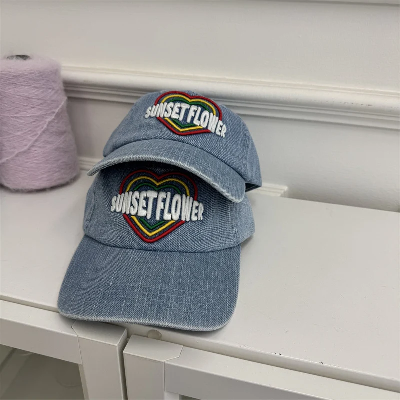Bestickte Denim-Baseballkappe mit Herzdesign Skanto