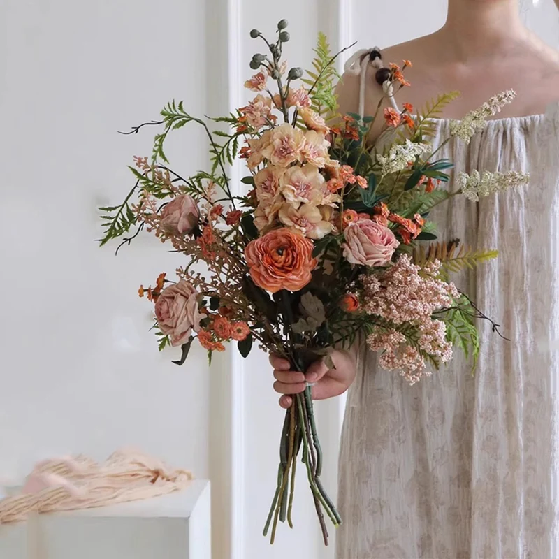 Üppiges Blumenarrangement