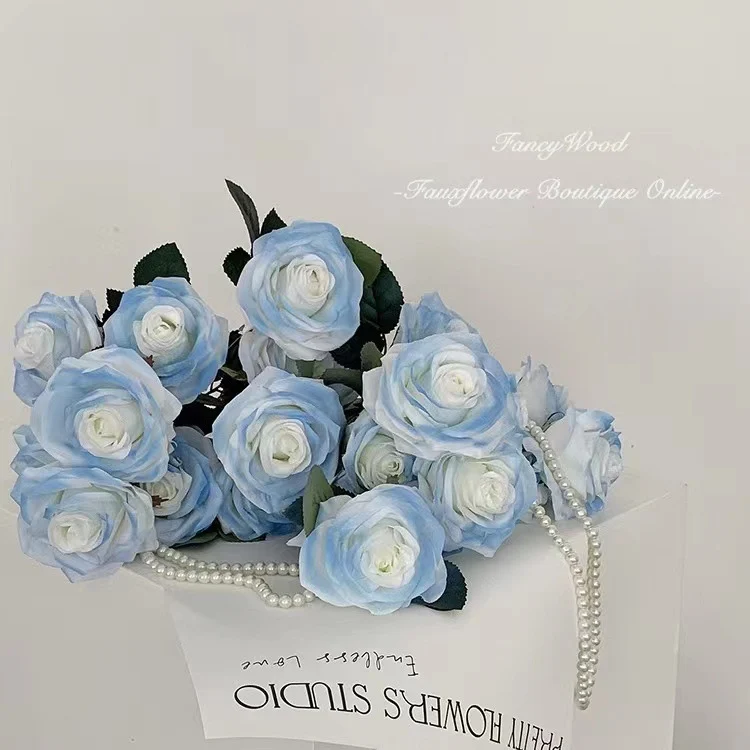 Lebensgroßes gefälschtes Rosenbouquet