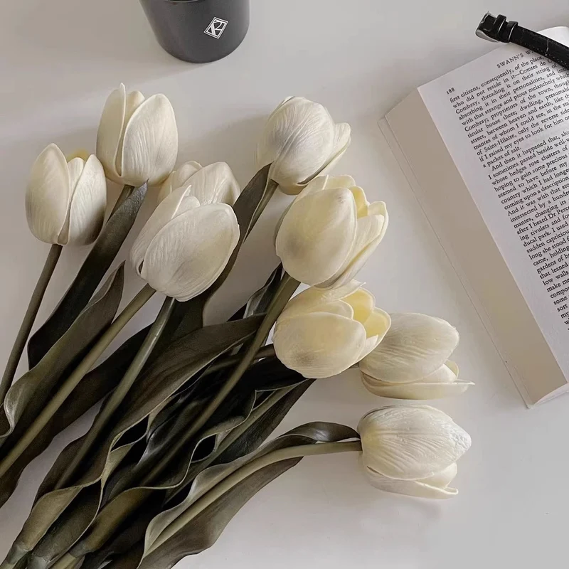 Lebensechte Tulpen Blumenarrangement