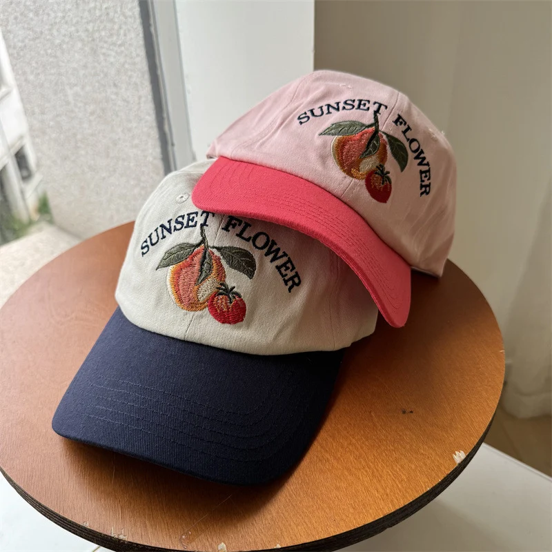 Bestickte Baseballkappe mit Fruchtmotiv für Damen Skanto