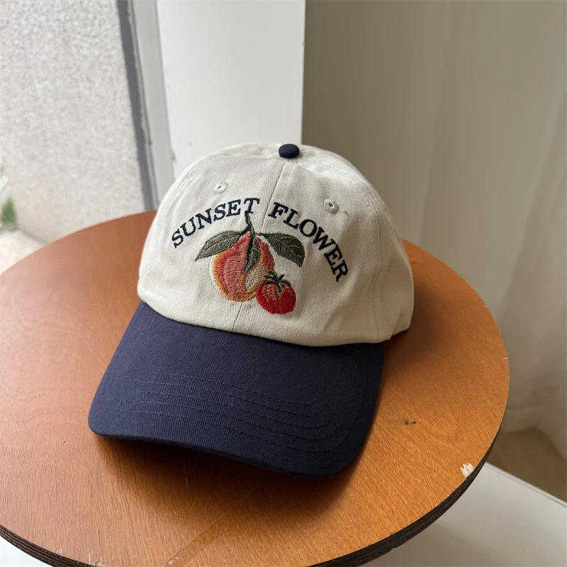 Bestickte Baseballkappe mit Fruchtmotiv für Damen Skanto