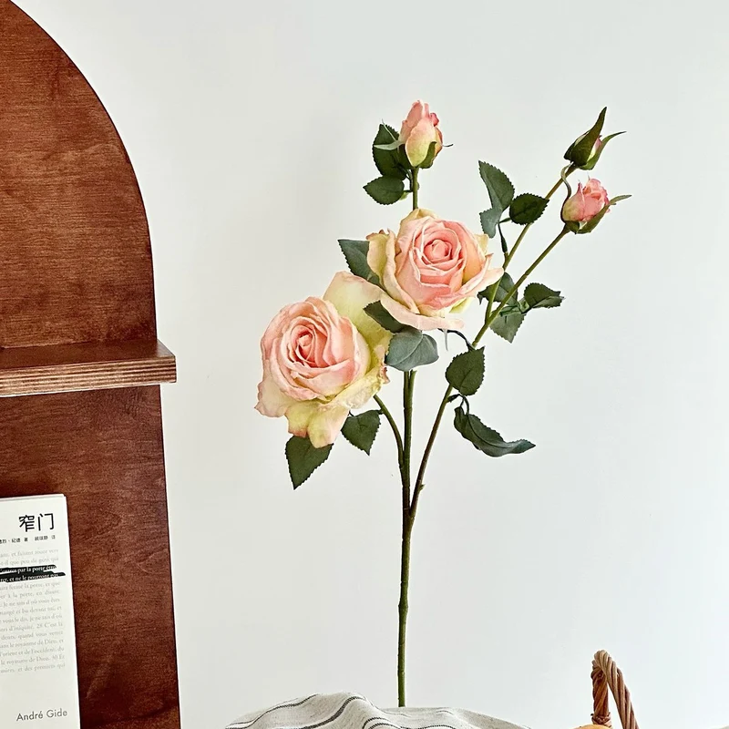 Lebensnahe dekorative Rosenstiel