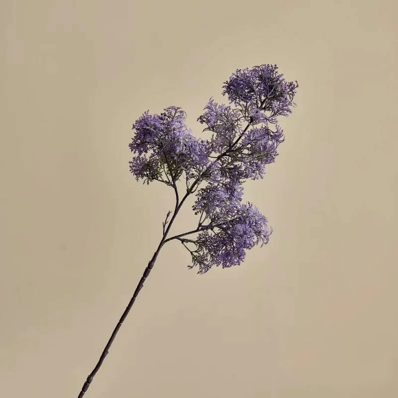 Lebensnahe dekorative Blumenstängel