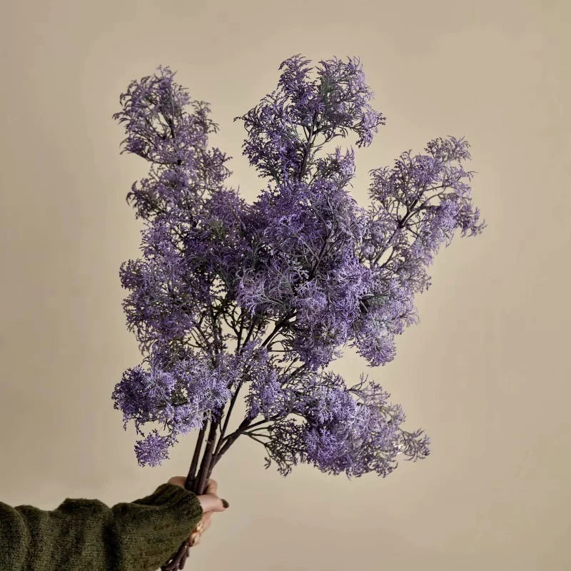 Lebensnahe dekorative Blumenstängel