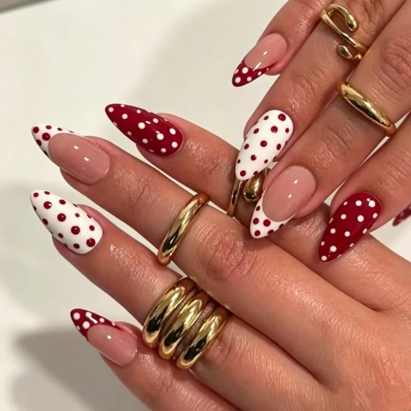 Festliche saisonale Nagelkunstverschönerungen