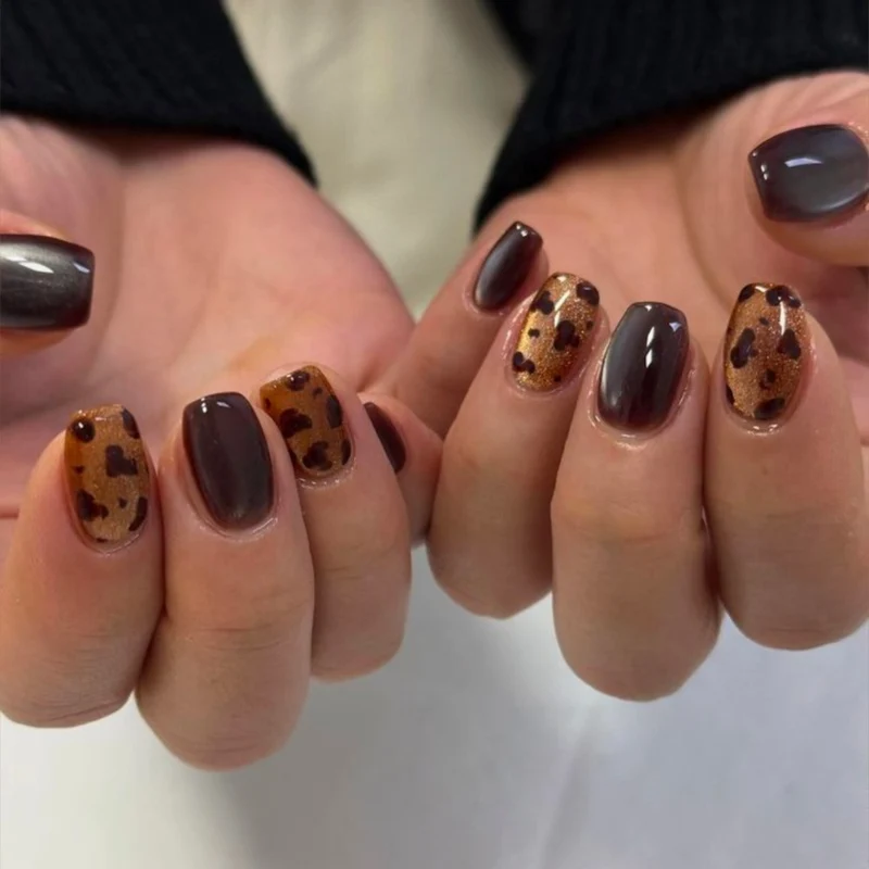 Festliche saisonale Nagelkunstverschönerungen