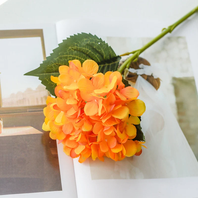 Künstliches Hortensien-Blumenarrangement