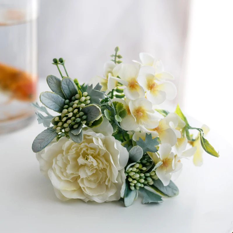 Künstliches Blumenarrangement