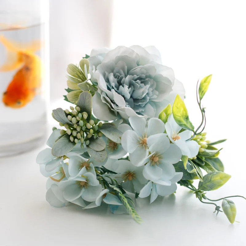 Künstliches Blumenarrangement
